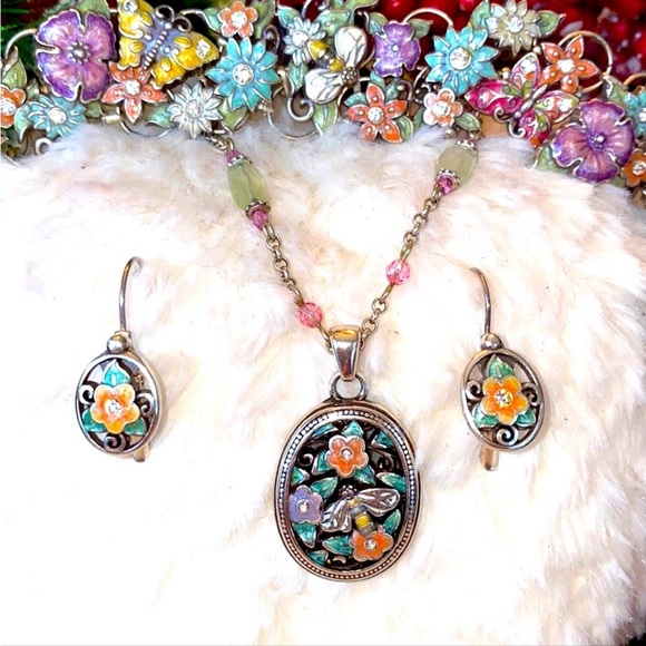 Feel the Magic while you shop ✨ 🪄✨Bundle your likes “♥️” Magically 30% off ✨🪄✨ - Picture 8 of 16